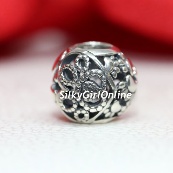 Pandora Fur Baby Hearts & Paw Prints Charm 792248C00 - Picture 2 of 4